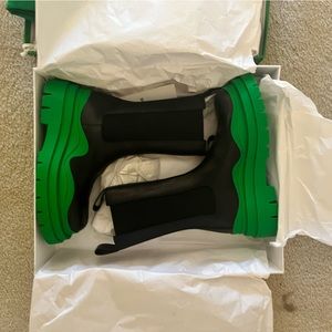 “cult hit” Bottega Veneta tire rubber trimmed leather Chelsea boot - new in box!